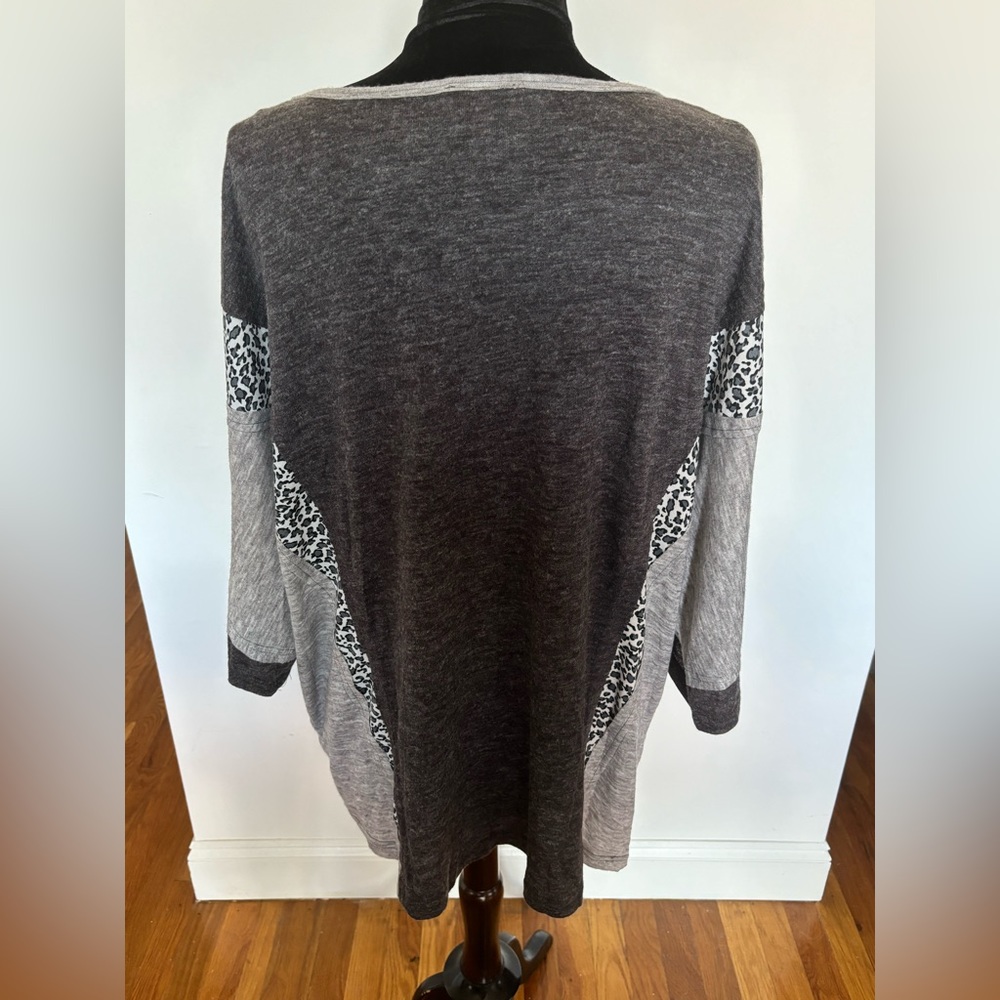 Gigio Plus+ Leopard Top - Picture 4 of 7
